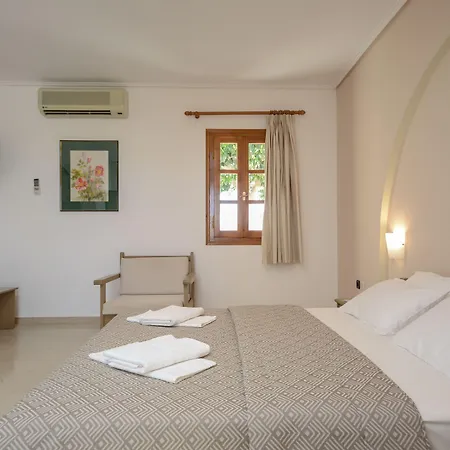 Proteas & Hotel 3*